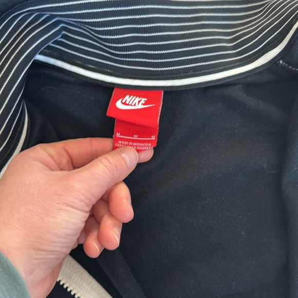 Good Condition. Nike athletic jacket size M - Picture 4 of 5